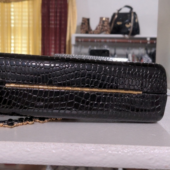 Small Black Crossbody w/brass tone hardware - Picture 4 of 9